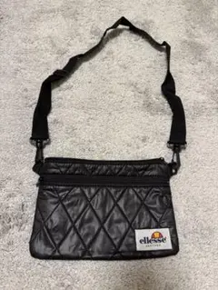 ellesseHERITAGE キルティングサコッシュ ブラックショルダーバッグのサムネイル