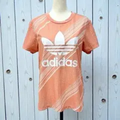 【adidas】サーモンピンク ロゴTシャツ L 女性人気 ゆったり かわいい