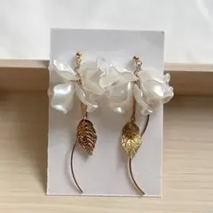 No.4 花びら×ウェーブ ꕤ︎︎ハンドメイドピアスꕤ︎︎