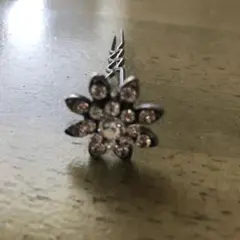 クリスタル装飾の花型ヘアピン