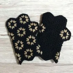 手編みハンドウォーマー【フラワーモチーフ　ブラック＆ベージュ】ウール100%手袋