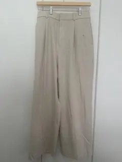 UNIQLO タックワイドパンツ　ナチュラルカラー