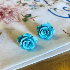 ブルーのローズ　ピアス