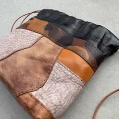 クローバー刺繍 パッチワーク 巾着袋 クローバー刺繍 パッチワーク 巾着袋 - メルカリ
