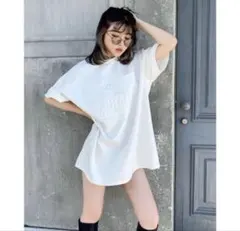 【完売品・斉藤早紀着用】Darich エンボスビッグTシャツ ホワイト フリーのサムネイル
