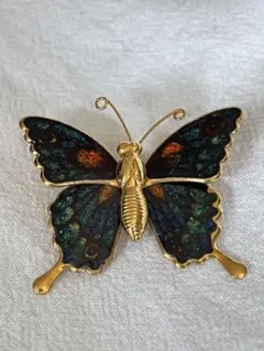 蝶のブローチ 黒と金色 エナメル仕上げ