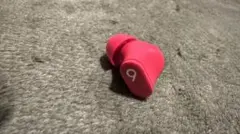 Beats Studio Budsイヤホン赤 右耳 早く売りたいため最安値で販売のサムネイル