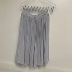 ナチュラルビューティーベーシック　　M ライトグレー プリーツスカート