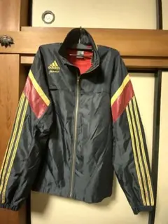 アディダス　　美品　ウインドブレーカー　　サイズM 送料込み価格❣️