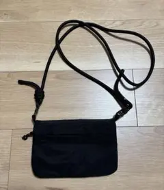 INI xquare サコッシュ