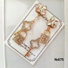♡ハンドメイド♡ビジューピアスorイヤリング№687三日月と猫 - メルカリ