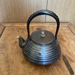 真鍮製金色やかん 島倉堂 鎚起銅器 湯沸かし 金色 2L 茶道具 金属工芸