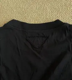 PRADA 三角プレート　黒　無地Tシャツ