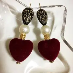 赤のハートピアス