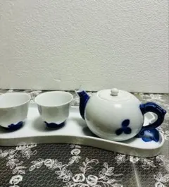 深川製磁　白地にブルー模様の玉露茶器セット・チョコレートプレート付