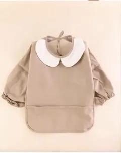 ベージュの防水エプロン（襟付き）2枚セット