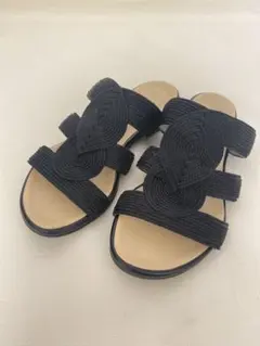 黒 編み込みデザイン フラットサンダル