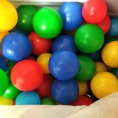 볼 풀에는 공이 136개뿐입니다.