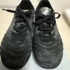 TIGORAサッカーシューズ ブラック ストライプデザイン