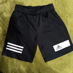 adidas ブラック ハーフパンツ 3本ストライプ 130cm