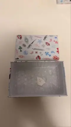 クロムハーツ ヨックモック　クリスマス缶　No.4
