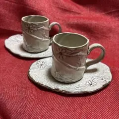 陶器の花模様カップ＆ソーサー 2個セット