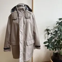 フード付きベージュナイロンジャケット　撥水　GU【美品】
