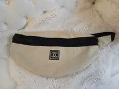 CHANEL ベージュ ボディバッグ