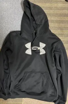 UNDER ARMOUR ブラック パーカー