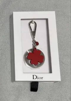 Dior ノベルティー 赤い四葉 キーホルダー
