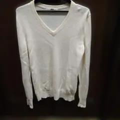 【最終値下げ】UNIQLO オフホワイトカシミヤ100％　 Vネックセーター M