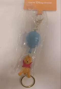 新品　プーさん　キーチェーン　リール式　伸びる