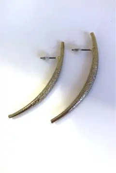 ゴールドカラー　 カーブ型ピアス