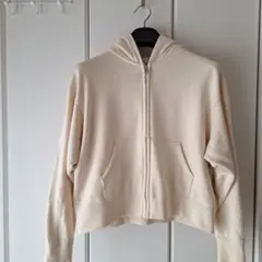 ユニクロ　クリーム色 フルジップ フード付き パーカー