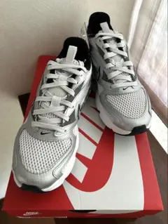 【新品】NIKE ウィメンズ　ズーム エアファイア シルバー 24.5cm