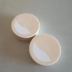 乾燥さん 保湿力スキンケアバームファンデーション01、02