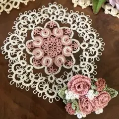 レース編みドイリー　ミニドイリー&ミニ薔薇モチーフ（ブローチ）　ハンドメイド