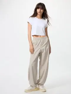 ユニクロ　ギアパンツ　ベージュ　S