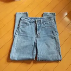 GLOBAL WORKウツクシルエットのスリムデニム