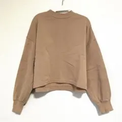 GU ベージュ トレーナー