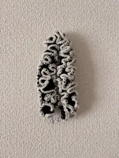 【ハンドメイド】スマホショルダーストラップ 黒白編みデザイン