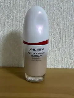 資生堂　SHISEIDO エッセンス スキングロウ ファンデーション 220