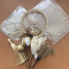 成人式髪飾りゴールドの花飾りとタッセルセット