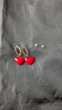 ハート型ピアス（赤・金色）