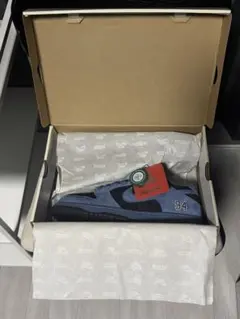 Supreme × Nike SB Dunk Low 