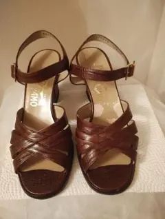フェラガモ　ブラウン ストラップサンダル 中ヒール