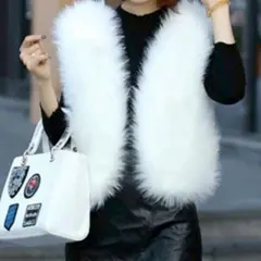 ショートファー ベスト ホワイト 白　もこもこ　ふわふわ 防寒 おしゃれ 秋 冬