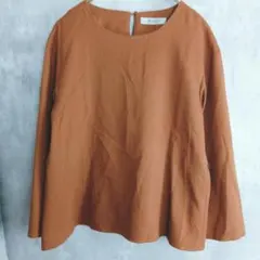 【ナノユニバース】ブラウンのキレイ目デザイントップス　F