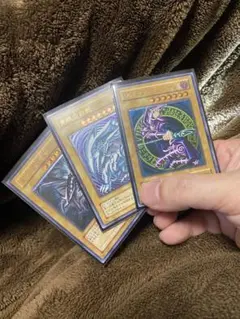 青眼の白龍 真紅眼の黒竜 ブラックマジシャン レリーフ3枚セット