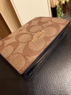 コーチ　二つ折り財布　美品　シグネスチャー　小銭入れ　コンパクト　カード